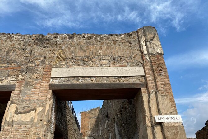 Guided tour of Pompeii with a writer - Pompeii through the people who lived there