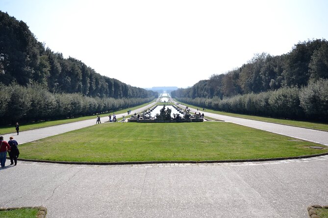 Guided tour of the Royal Palace of Caserta with an art expert - Inside the Royal Palace: architecture first