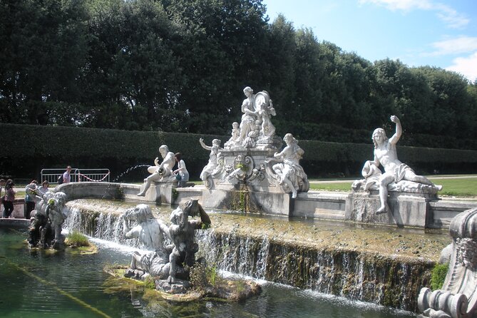 Guided tour of the Royal Palace of Caserta with an art expert - Who will enjoy this private palace visit?
