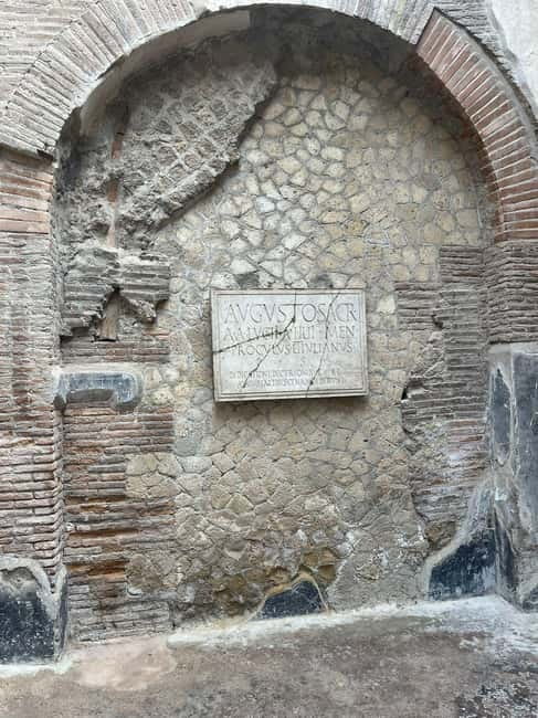 HERCULANEUM AND VESUVIUS: PRESTIGE TOUR FROM NAPLES - Who will enjoy this day most?