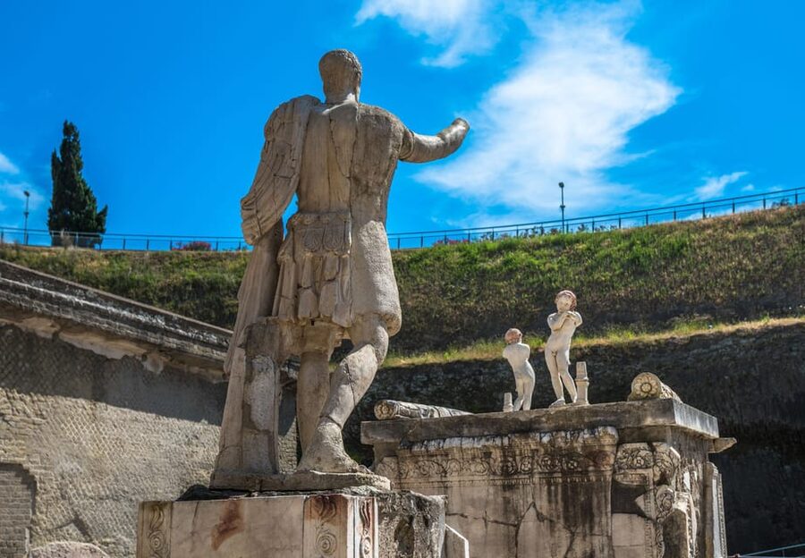 Herculaneum Guided Walking Tour with Entry Ticket - Why Herculaneum feels different from Pompeii