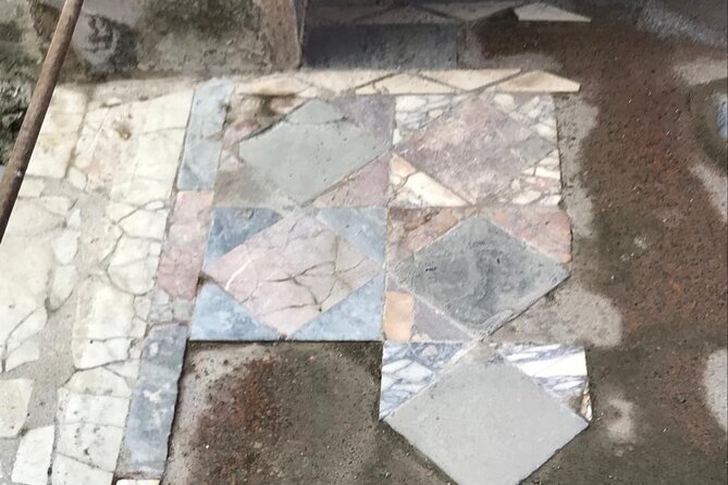 Herculaneum - Private Tour (skip-the-line admission included) - Roman shops, baths, streets, and public buildings