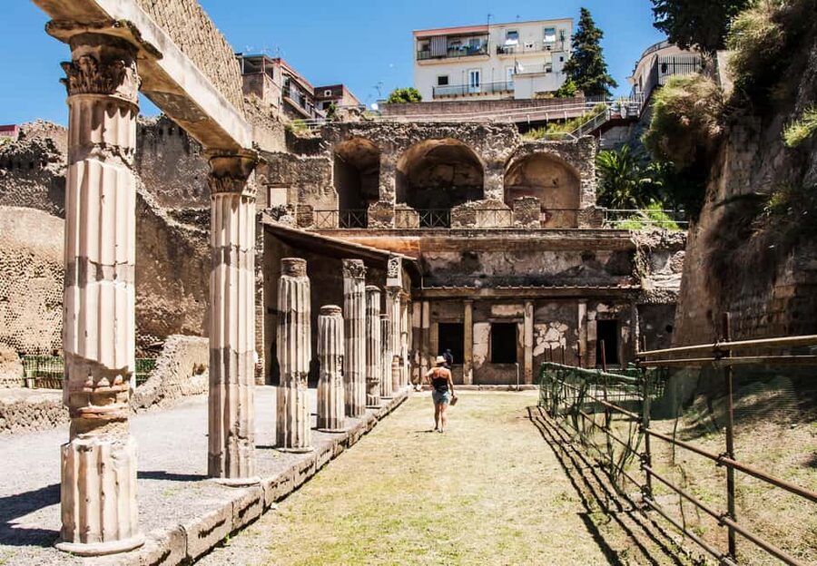 Herculaneum: Private Tour with Driver from Naples - Leaving Naples in a private vehicle