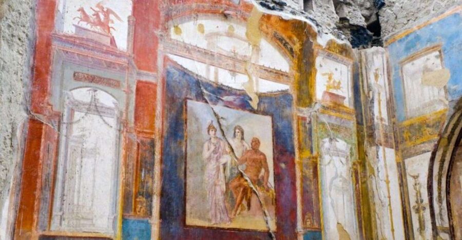 Herculaneum: Skip The Line Entrance ticket + Audioguide - Following the streets with the map and audio stops