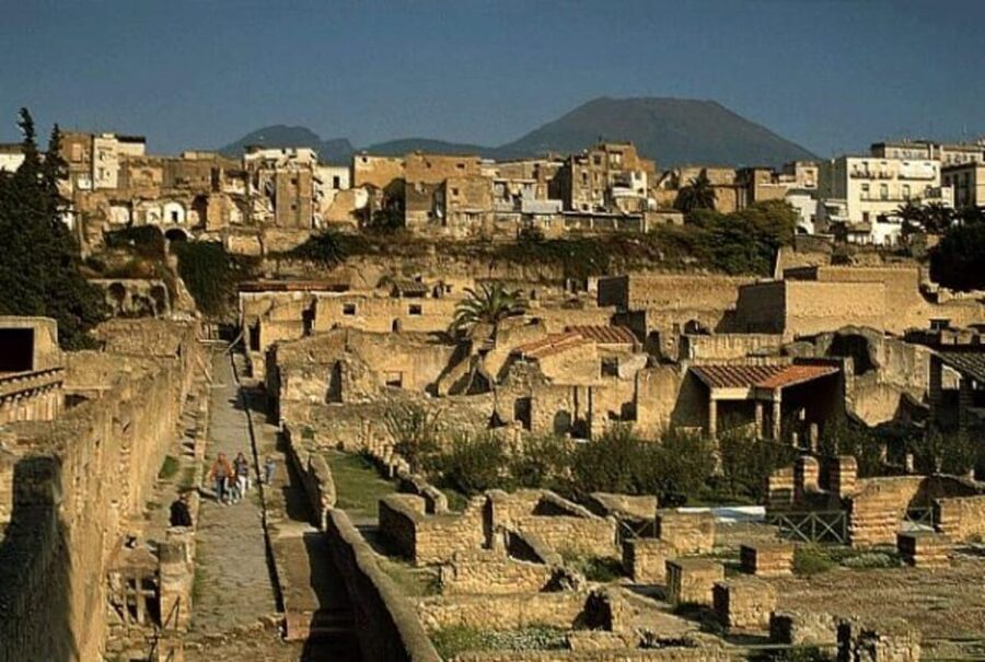 Herculaneum: Skip-The-Line Entrance Tickets + Audioguide - Finding the Audioguide Desk at the entrance