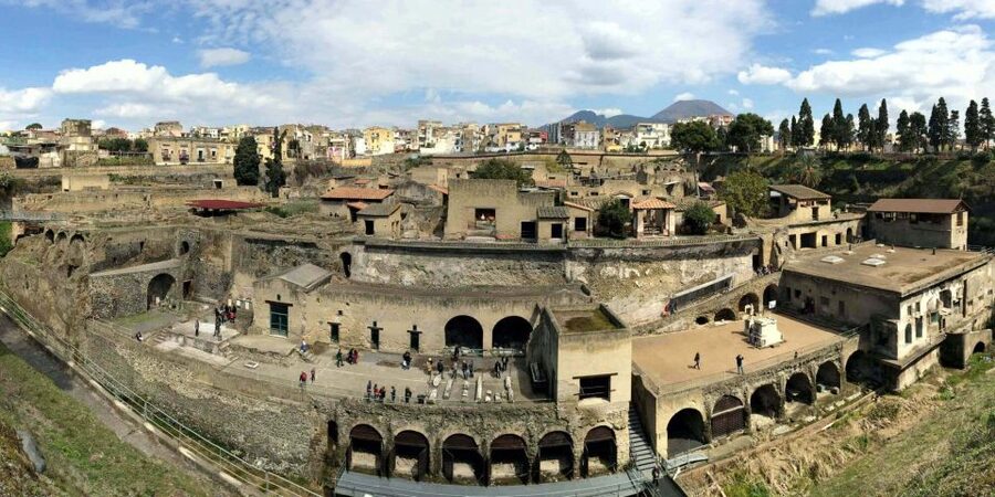 Herculaneum: Skip-the-Line Entry Ticket with Audio Guide - Villas, frescoes, and Roman home life