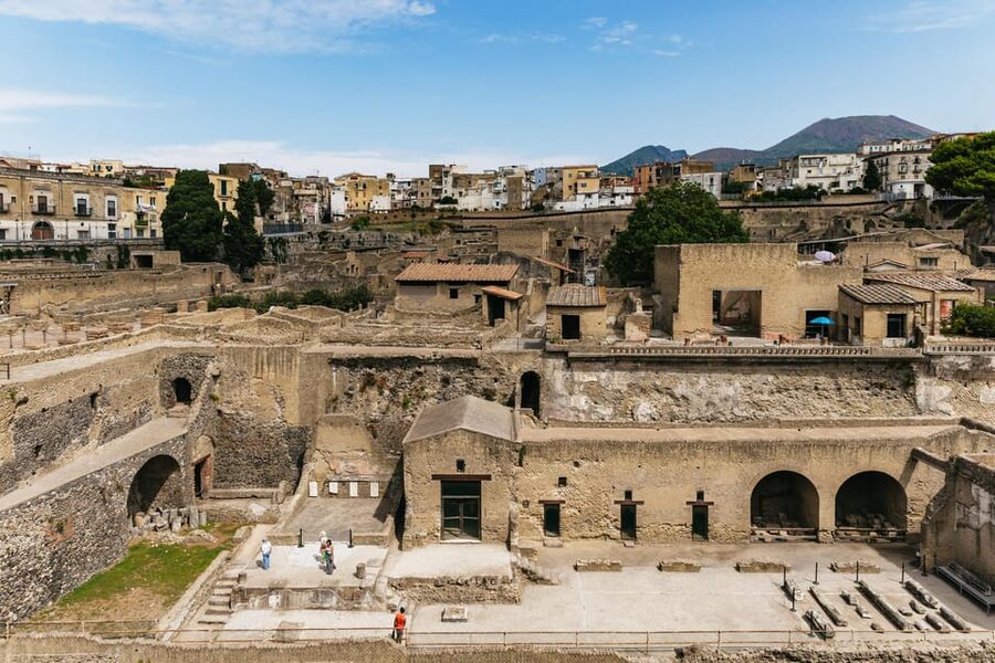 Herculaneum: Skip-the-Line Guided Tour with Archaeologist - What the archaeologist adds