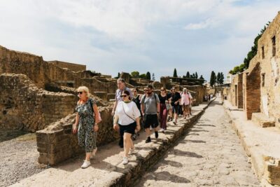 Skip-the-Line Guided Tour with Archaeologist
