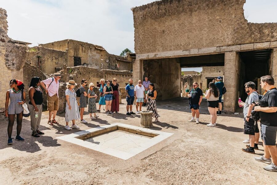 Herculaneum: Skip-the-Line Guided Tour with Archaeologist - The Gymnasium and the preserved materials