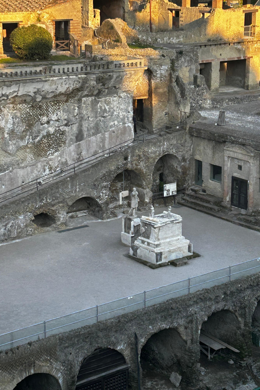Herculaneum - Small Group Tour (admission included) - Guides who adjust to the group