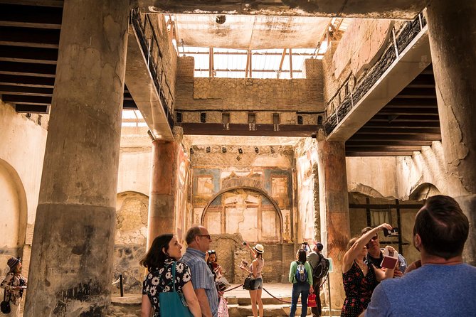 Herculaneum small group tour with an archaeologist - skip the line - Wooden survival in the House of the Wooden Partition