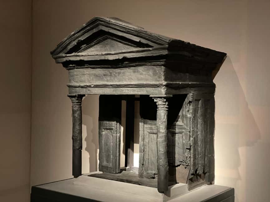Herculaneum: Tickets & Tour with a Local Archaeologist - Casa dell’Albergo and the wider archaeological site