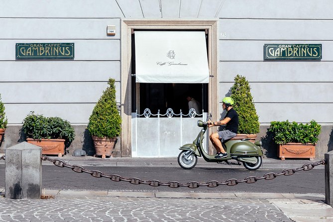 Highlights & Hidden Gems PRIVATE Walking Tour: Naples Delights - The food stops make the history easier to remember