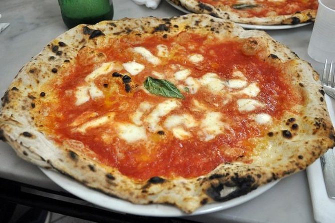 Incredible Naples: Private Walking Tour with Expert Local Guide - What the guide adds to the experience