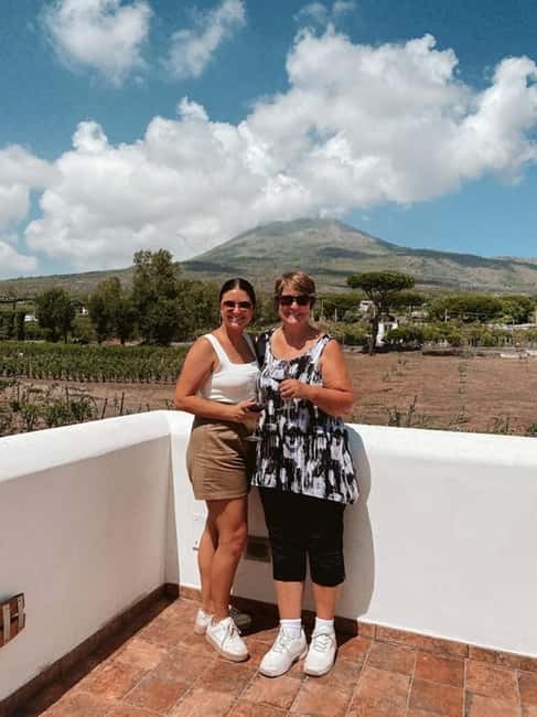 Mount Vesuvius: 5 Wine Tastings with Tour & Lunch Included - Lacryma Christi and the local wine tradition