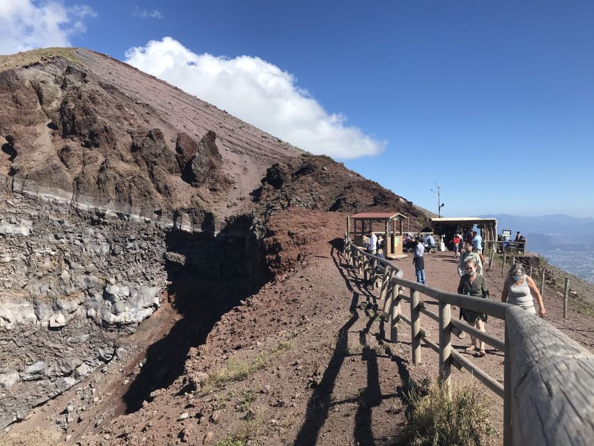 Mount Vesuvius: Skip-the-Line Ticket and Smart Digital Guide - Reaching Vesuvius from Naples or Pompeii