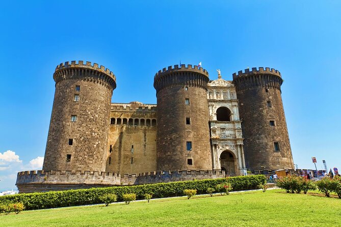 Naples - 4 hours in the streets of the city - Castel dell’Ovo and the seafront option