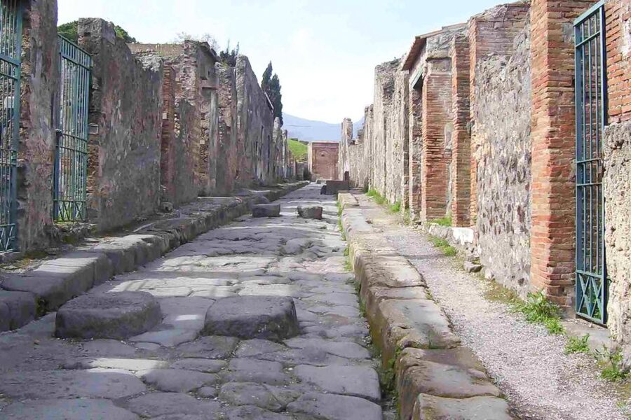 Naples and Pompeii: Half-Day Tour - Why combine Naples with Pompeii?