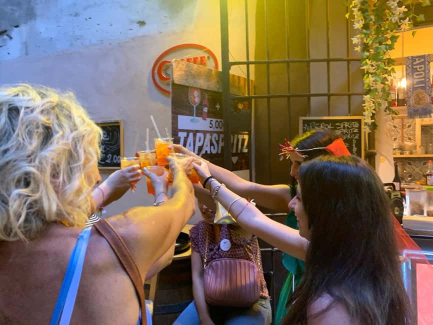 Naples: Bachelorette Party with Insolitaguida - Piazza del Gesù Nuovo and the first costume
