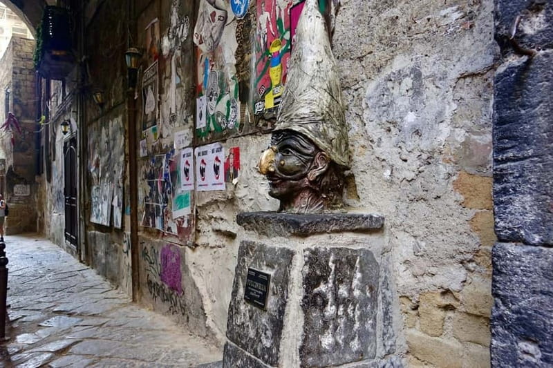 Naples behind the scene walking guided tour - Santa Maria Maggiore and the underground Purgatorio ad Arco