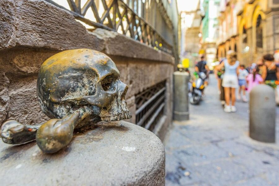 Naples behind the scene walking guided tour - Gesù Nuovo and the symbols in the diamond facade