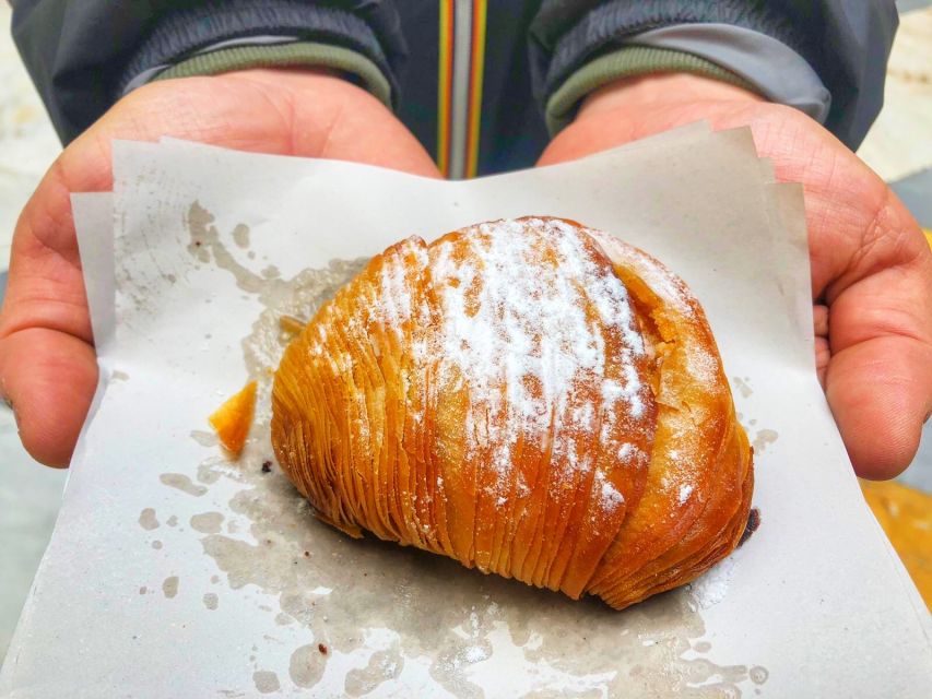 Naples by Night: Food and Wine Walking Tour with Local Guide - Pizza Margherita and pizza fritta in their home city