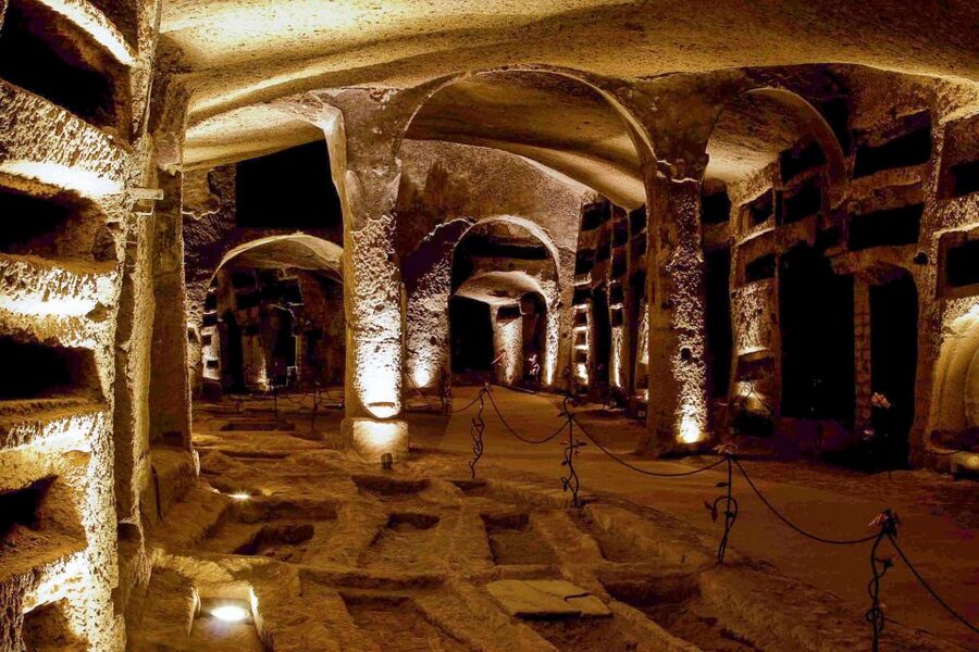 Naples: Catacombs of San Gennaro Entry Ticket & Guided Tour - Rione Sanità and the modern life of the catacombs