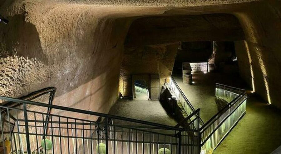 Naples: City and Lapis Museum Tour with an Archaeologist - Basilica di San Lorenzo Maggiore and the first layers
