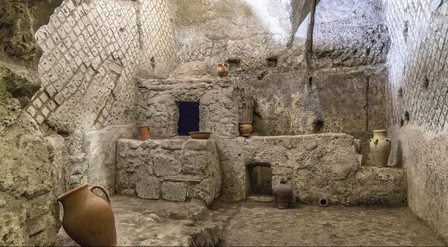 Naples: City Walking Tour w/ Underground Roman Ruins Ticket - Guide style and group size