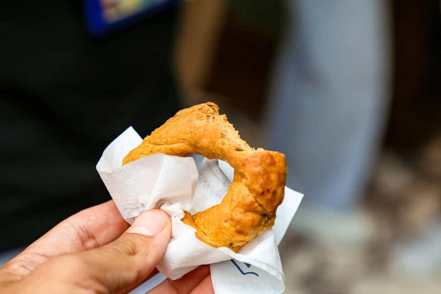 Naples: Culture & Street Food with a Local Guide - Via Toledo and the Spanish Quarter