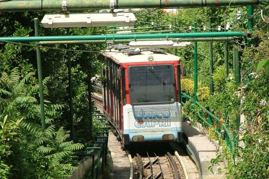 Naples: Day Trip to Pompeii and Capri - Capri’s funicular and the Piazzetta
