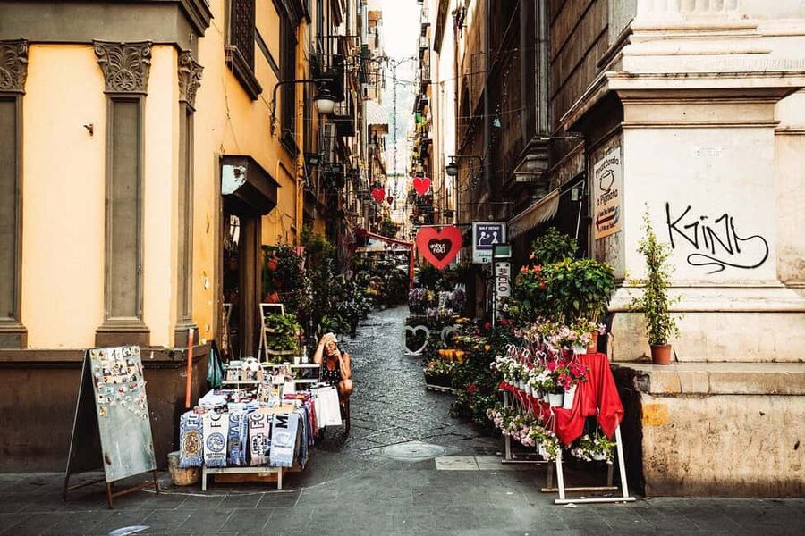 Naples: Family Mythology Treasure Hunt w/ Food Stop - How the riddles affect the experience