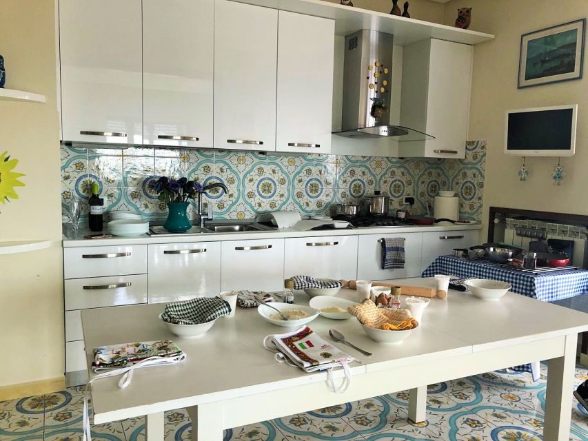 Naples: Fresh Pasta Cooking Class and Dinner with a Local - Meeting Anna and Giuseppe at home