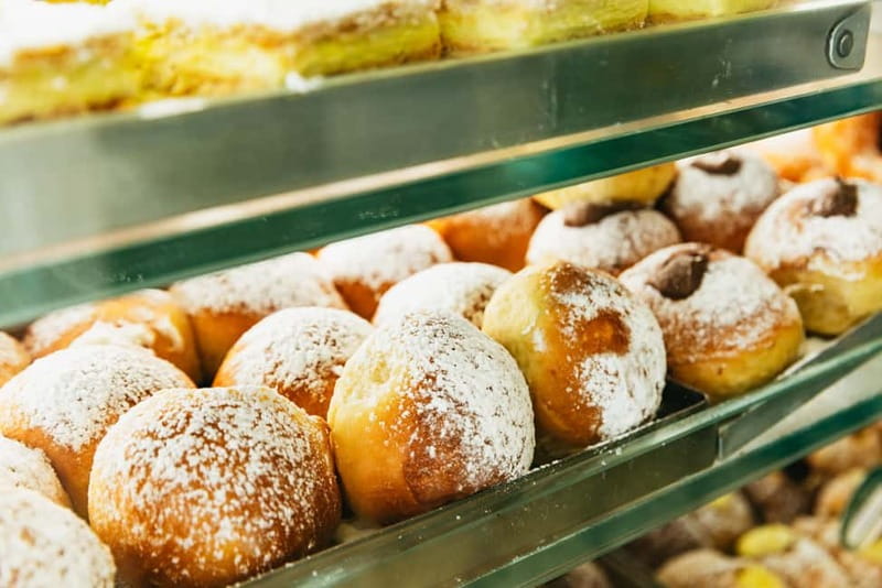 Naples: Guided Street Food Tour with Spritz - Which guide might you get?