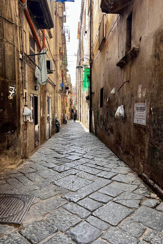 Naples: guided tour of the historic center - Following the Greek streets and the decumani