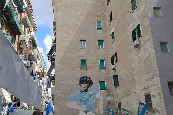 Naples historic center private tour with pizza lunch - Castel Nuovo and the story of royal Naples