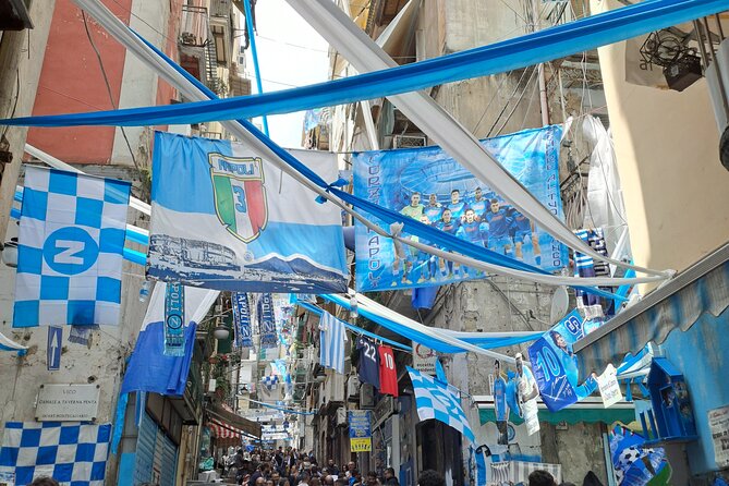 Naples historic center private tour with pizza lunch - The Quartieri Spagnoli, Naples at street level
