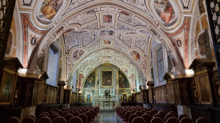 Naples: Monuments and Historic District Self-Guided Tour - Who should choose this self-guided tour?