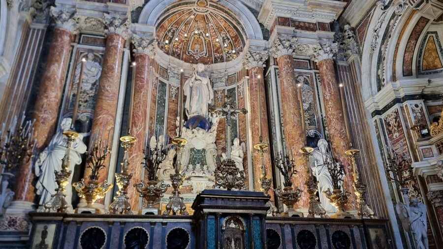 Naples: Monuments and Historic District Self-Guided Tour - Saint Gennaro Cathedral and Naples’ best-known miracle