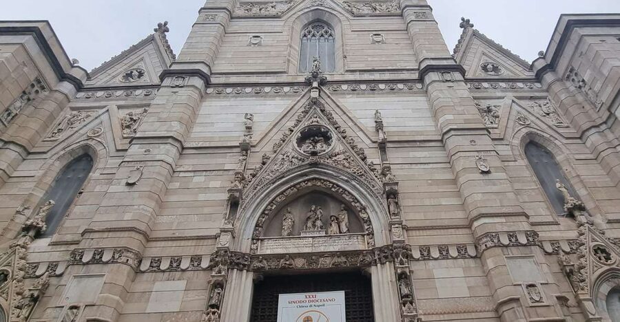 Naples: Monuments and Historic District Self-Guided Tour - Renaissance details at Sant’Anna dei Lombardi