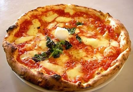 Naples: Night Driving Tour with Local Pizza Dinner - Piazza del Plebiscito and the Monumental Center