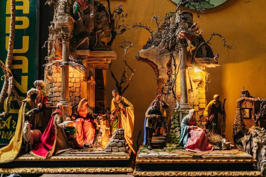 Naples: Old Town Guided Walking Tour - San Domenico Maggiore and Spaccanapoli