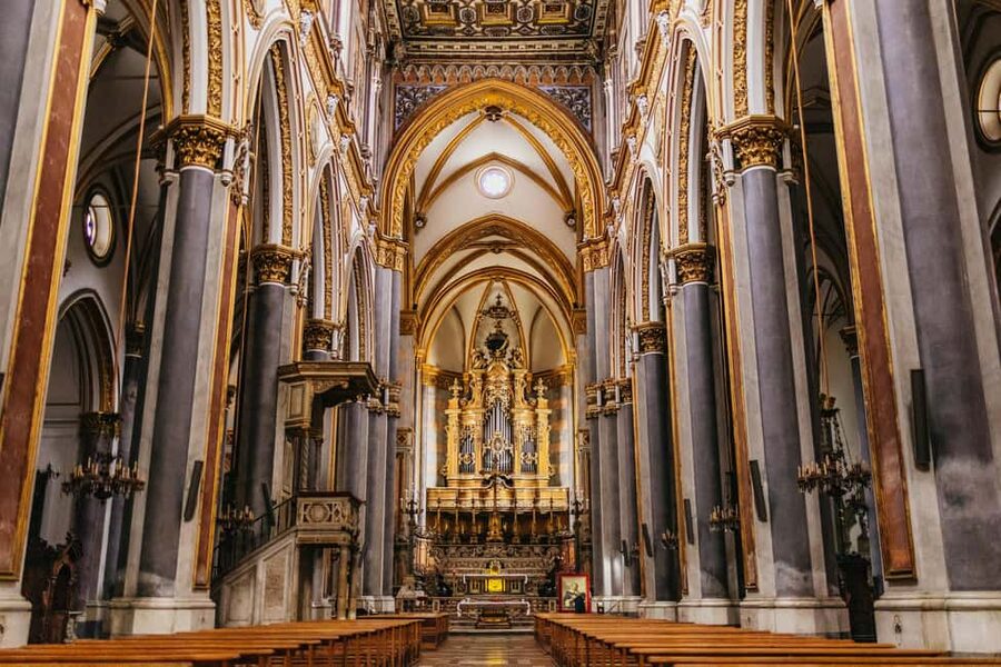 Naples: Old Town Guided Walking Tour - Purgatorio ad Arco and Naples’ unusual traditions