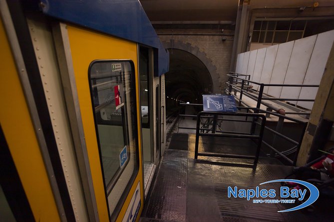 Naples Panoramic Walking Tour: From the Hills to the Center - Descending through stairways and changing neighborhoods