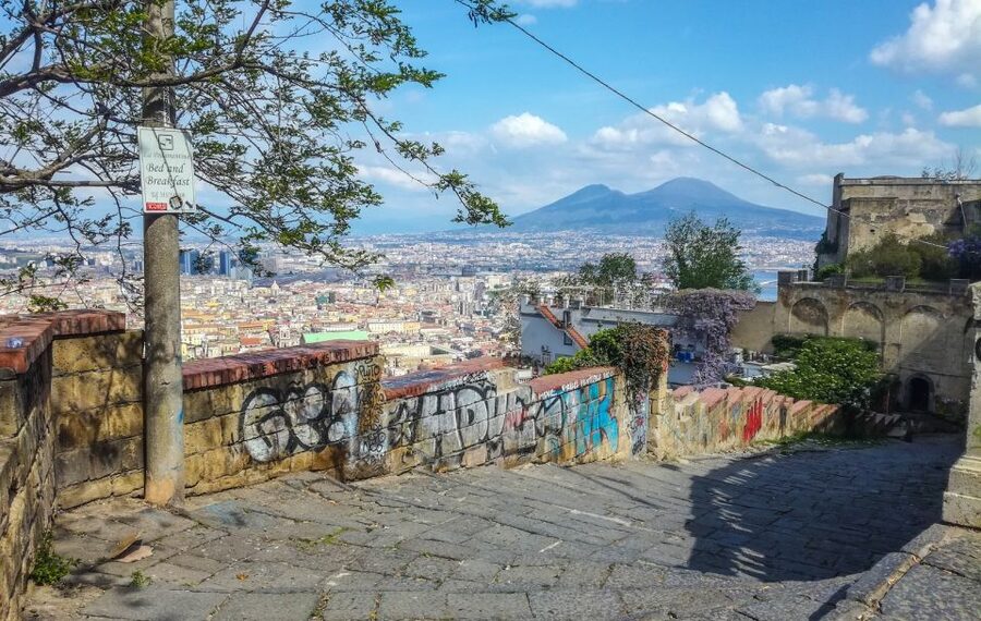 Naples Panoramic walking tour thourgh La Pedamentina scale - Walking the Fourteenth-Century Pedamentina