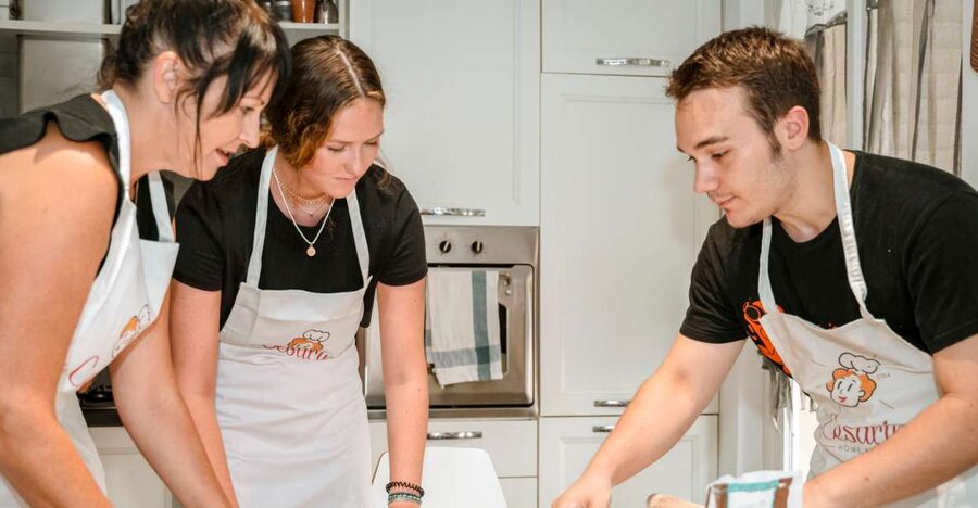 Naples: Pasta and Tiramisu Class at a Local's Home - Your three-hour lesson, from aperitivo to dessert