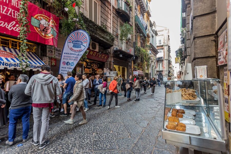 Naples: Pizza and Beyond Food Tour - The main event: margherita or marinara pizza