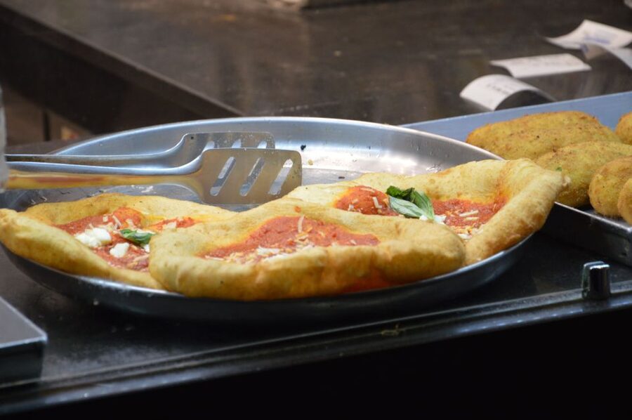 Naples: Pizza and Beyond Food Tour - Guides who set the tone