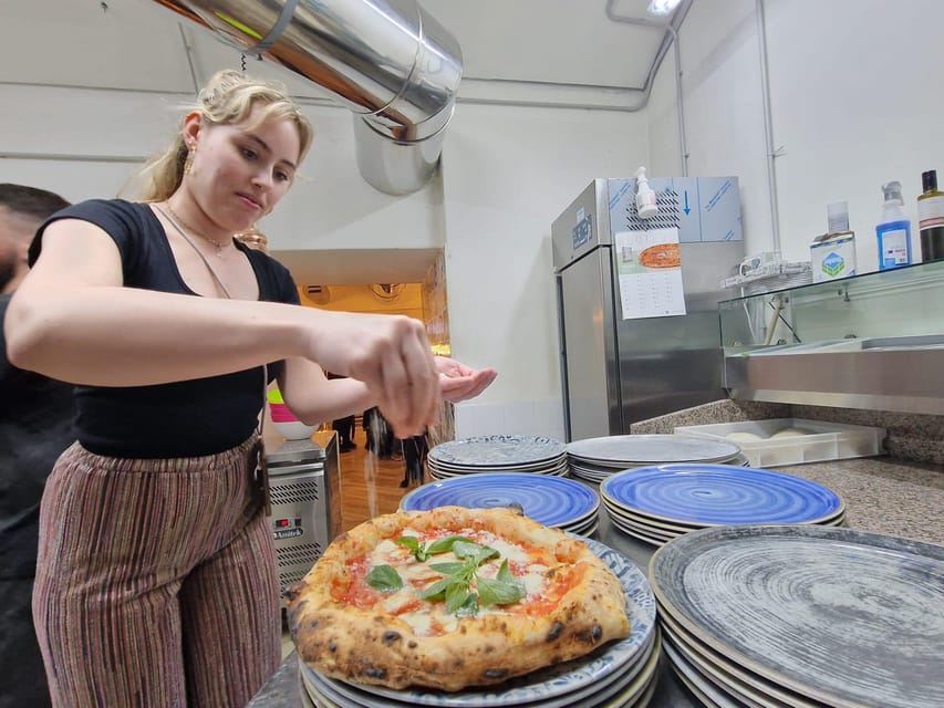 Naples: Pizza Making Class with Local Pizzaiolo - A friendly class, with the group adding to the mood