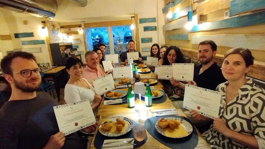 Naples: Pizza Making Class with Neapolitan Chef and drink - Key points at a glance